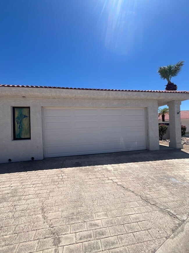 Foto del edificio - 3 Bed, 2 Bath in Gated Community with Lake...