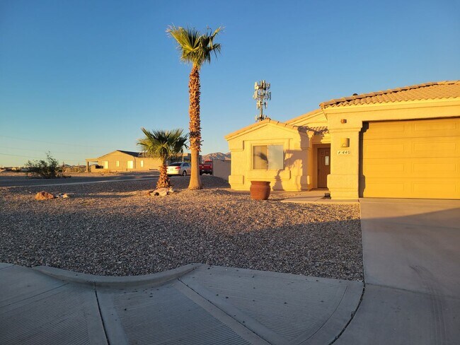 Building Photo - 440 Hummingbird Dr