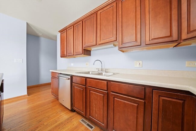 Building Photo - 6220 S Kenwood Ave