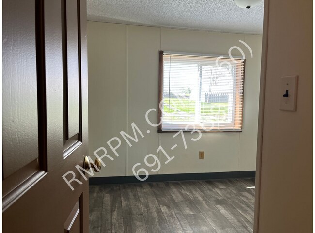 Foto del edificio - 2065 E Lakeside Dr