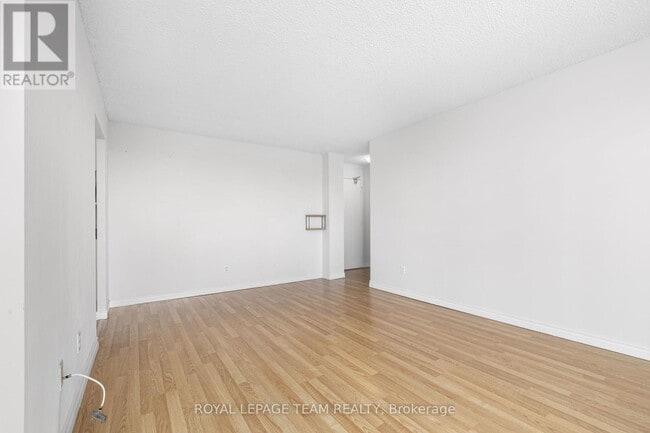 Building Photo - 665 Bathgate Dr