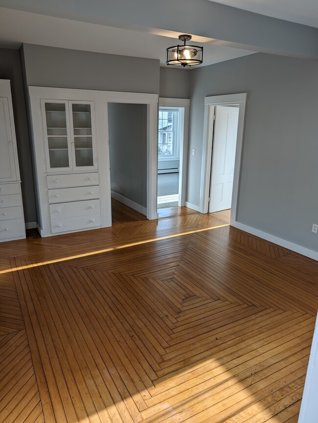 Building Photo - 264 Elm St