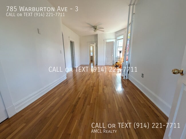 Foto del edificio - 785 Warburton Ave