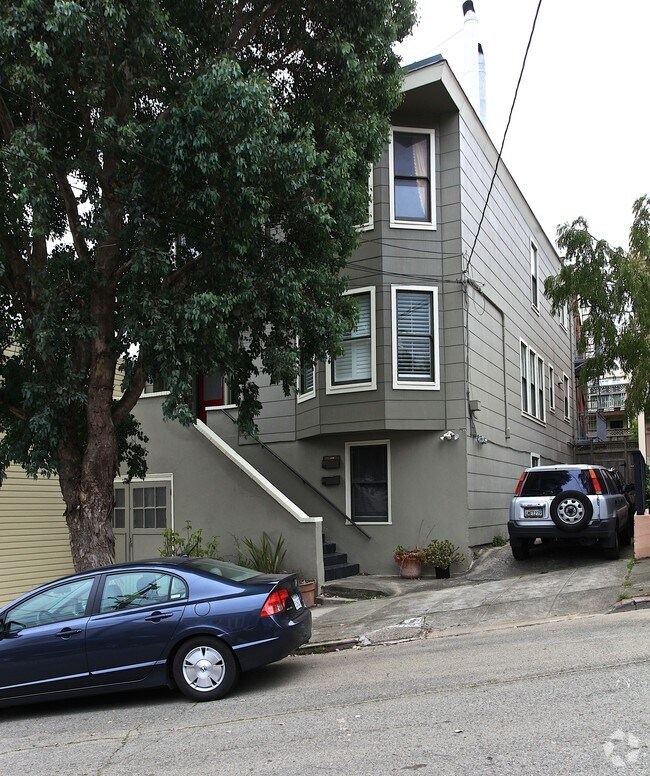 Building Photo - 205-207 Caselli Ave