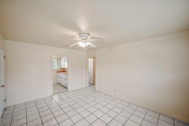 Building Photo - 4303 Howcher St