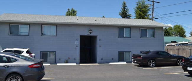 Building Photo - 190 Glenwood Dr
