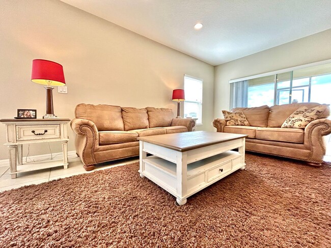 Foto del edificio - Beautiful 3-bedroom, 2.5-bath townhome in ...