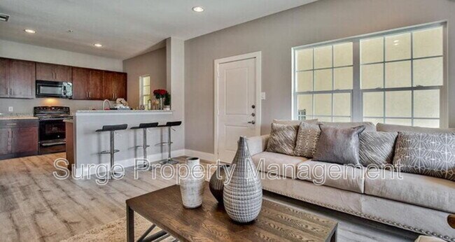 Foto del edificio - 13609 Pinnacle Cir W