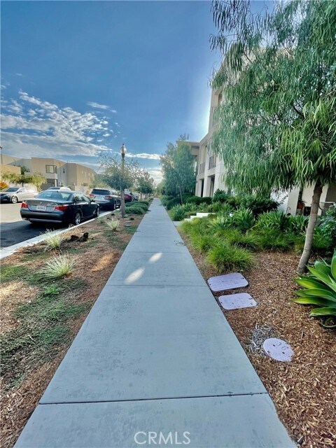 Building Photo - 463 Chorus