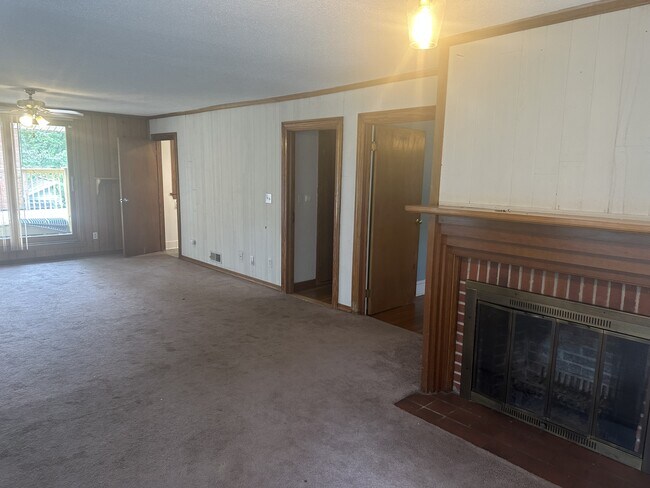 Building Photo - 114 Brookside Rd