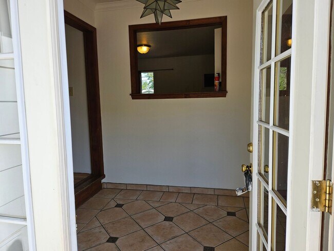 Building Photo - ALL PROSPECTIVE TENANTS MUST SUBMIT A $58 ...