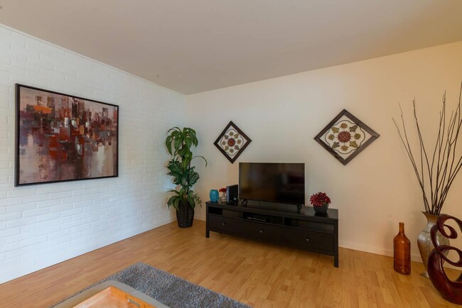 Building Photo - 3975 La Donna Ave