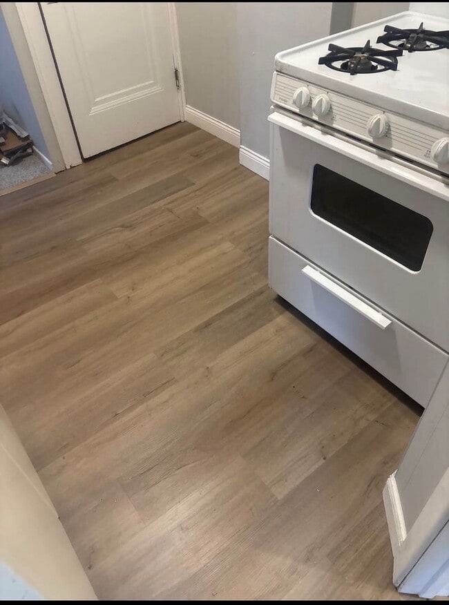 Building Photo - 623 W Main St