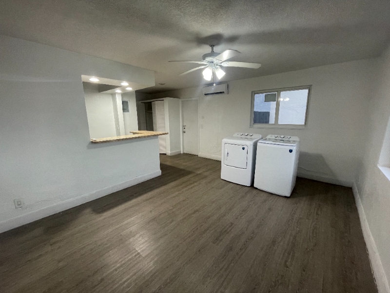 Primary Photo - 2160 NW 29th St