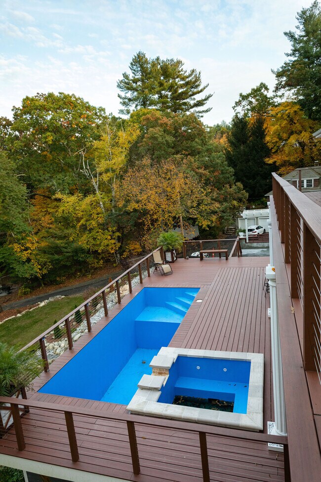 Building Photo - 25 Breakneck Hill Rd