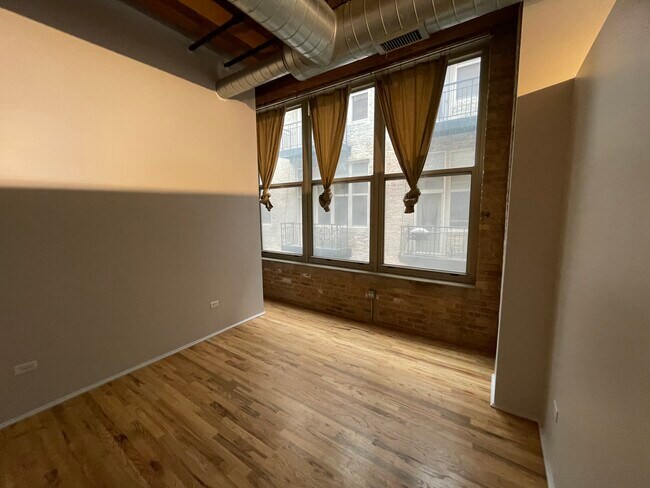 2nd Bedroom - 1500 W Monroe St