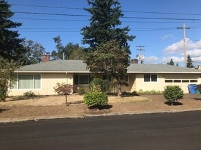 Building Photo - 604 Friedel Ave