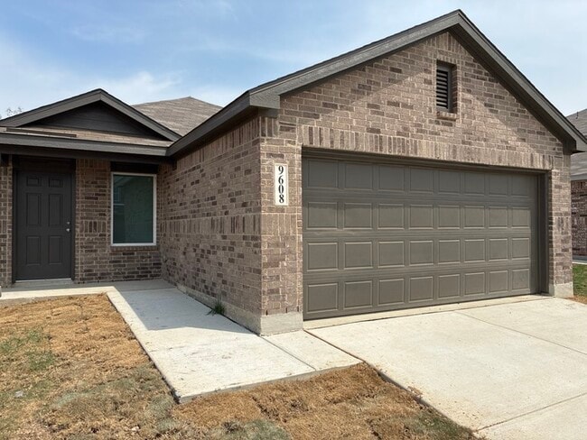 Building Photo - Charming 4 beds 2 baths in San Antonio!
