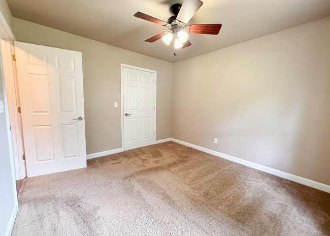 Building Photo - Commutable 2/1 Apartment • Water Included • Batesville