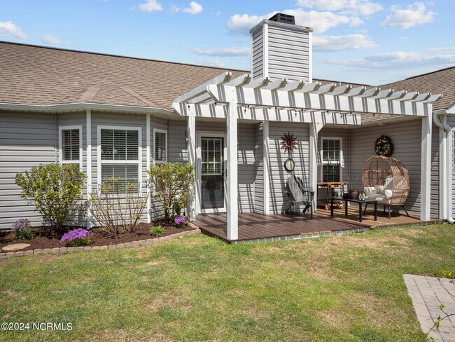 Building Photo - 352 Rose Bud Ln