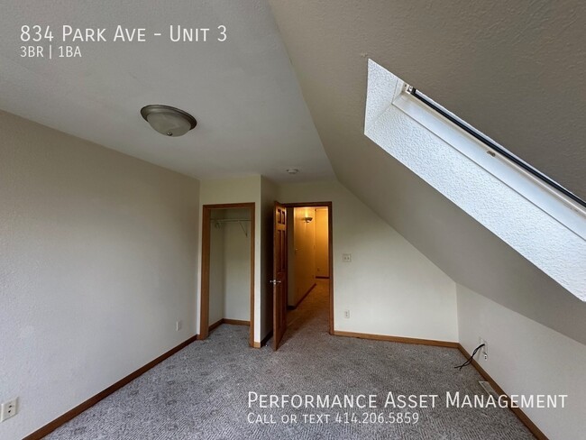 Building Photo - Large split level 3 bedroom in Racine