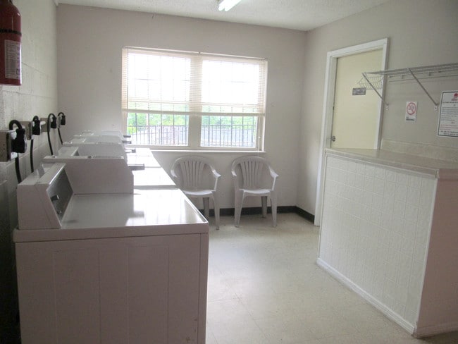 Amplias Centro de cuidados de la ropa - The Shiloh Ridge Apartments