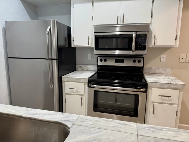 Building Photo - 4554 E Paradise Village Pky N