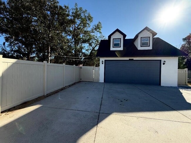 Building Photo - 1183 Chestnut St