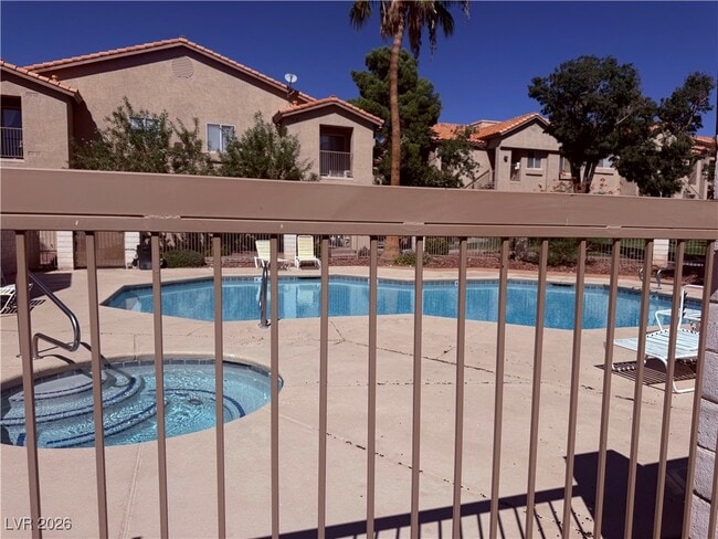 Building Photo - 2110 Los Feliz St