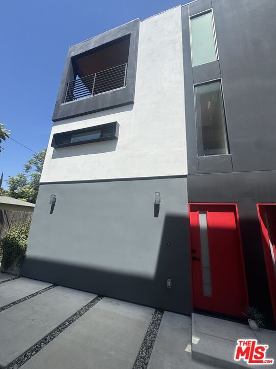 Building Photo - 5638 Woodman Ave