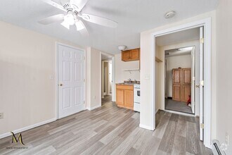 Building Photo - 1692 Memorial Dr