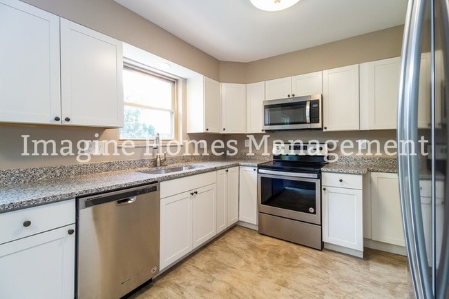 Building Photo - 1627 Rockhurst Ln