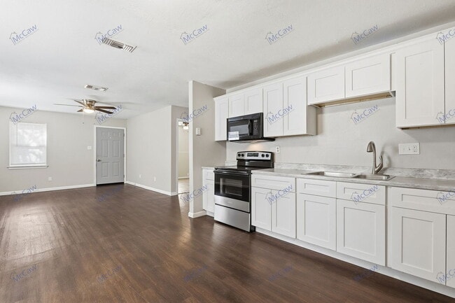 Building Photo - 217 Joyce St