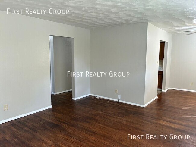 Foto del edificio - 2526 Kennedy Ave