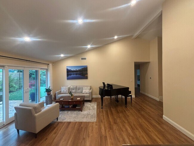 Foto del edificio - Stunning Single-Story 3-Bedroom Home with 3-Car Garage and Community Pool in Thousand Oaks!