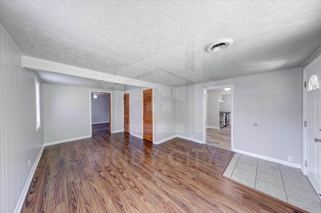 Foto del edificio - 1102 Worcester Ave