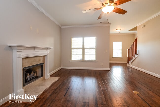 Foto del edificio - 2104 Chelsea Park Bend