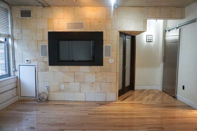 Building Photo - 444 17th St