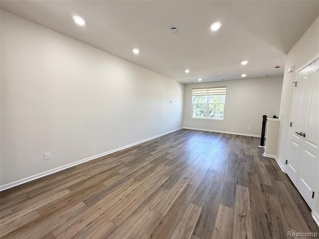 Building Photo - 359 N Sydney Ct