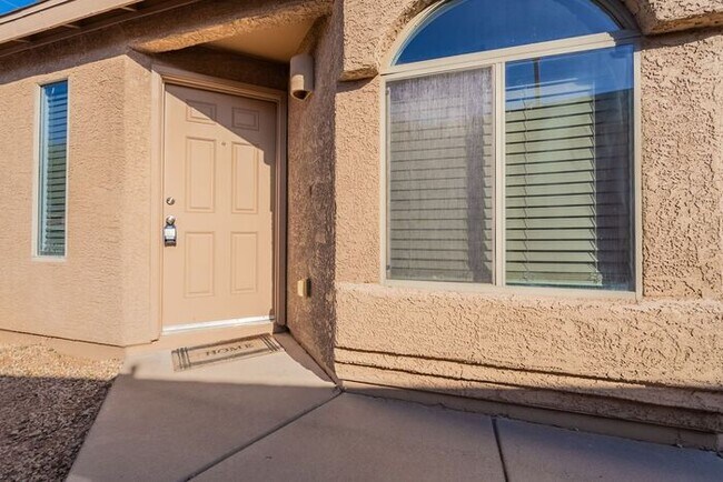 Building Photo - Bright & Inviting Tucson Home Near Davis-M...