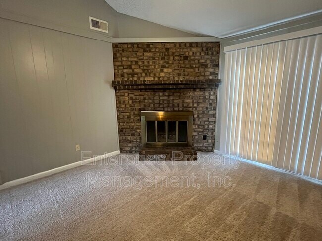 Foto del edificio - 6324 Woodgreen Dr