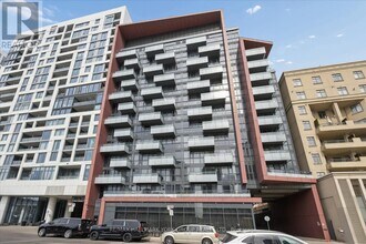 Building Photo - 560 Front St W