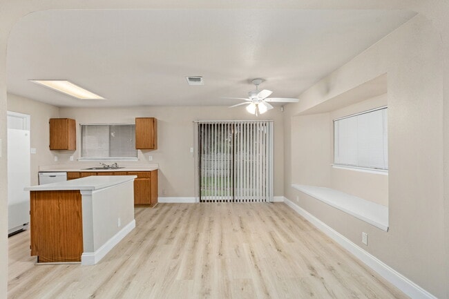 Building Photo - 8402 Laurel Bnd