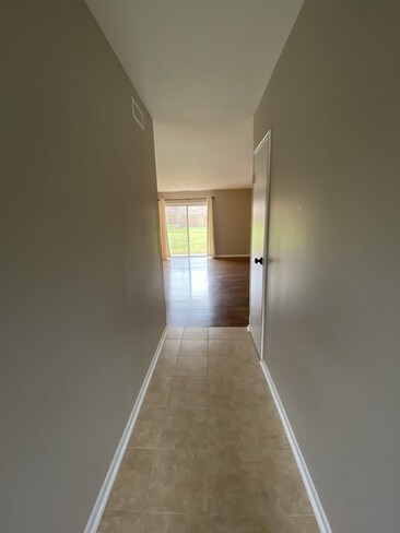 Entry - 18 Derry Dr
