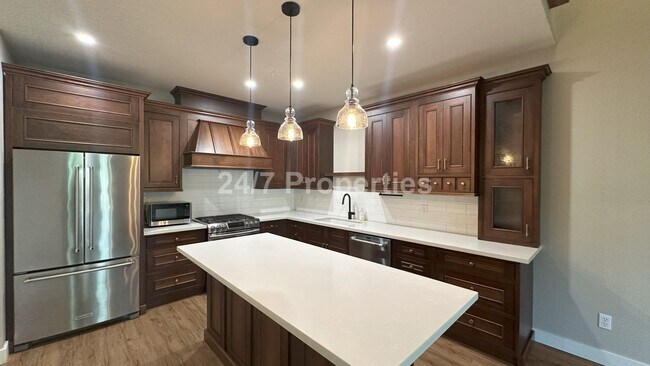 Foto del edificio - 3 BD | 2 BA House with Fenced Backyard and...
