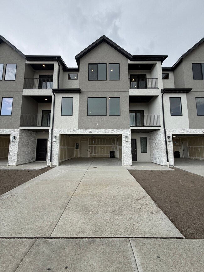 Foto del edificio - 537 E Levengrove Dr
