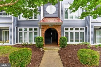 Building Photo - 1134 Lake Heron Dr