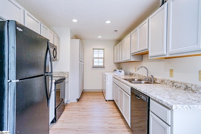 Building Photo - 260 Mabry St