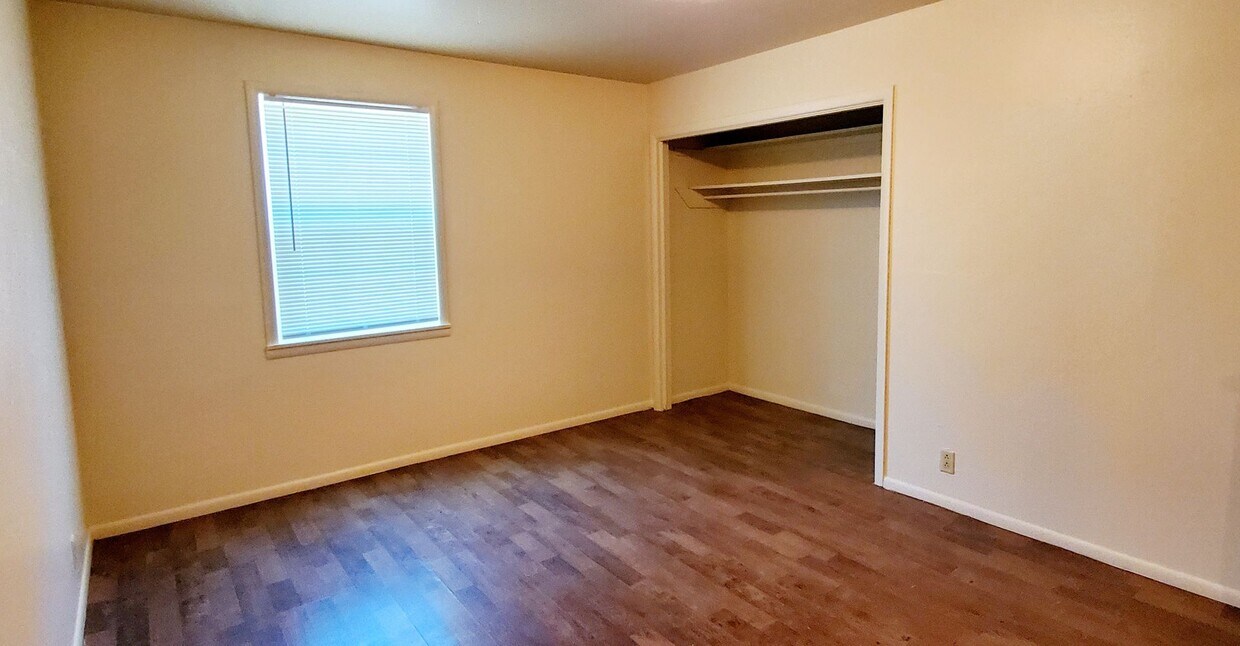 1 Bedroom & 2 Bedroom Apartments - 113 S Reagan St Hamilton, TX 76531 ...
