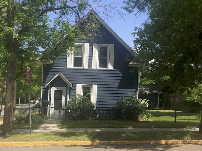 Building Photo - 825 Dearborn Ave